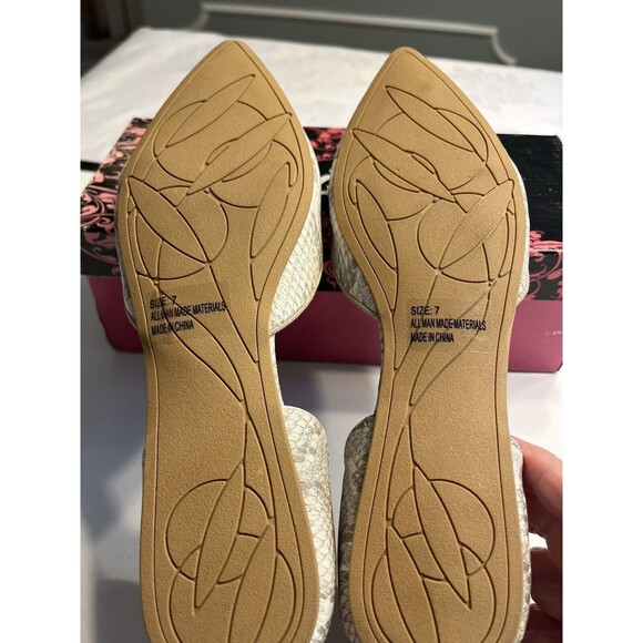 NIB Qupid Faux Snake Reptile Gray White Flat Slip On Shoes Sz 7 - Picture 6 of 14